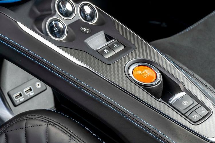 3946308 1.8L Turbo 2dr DCT