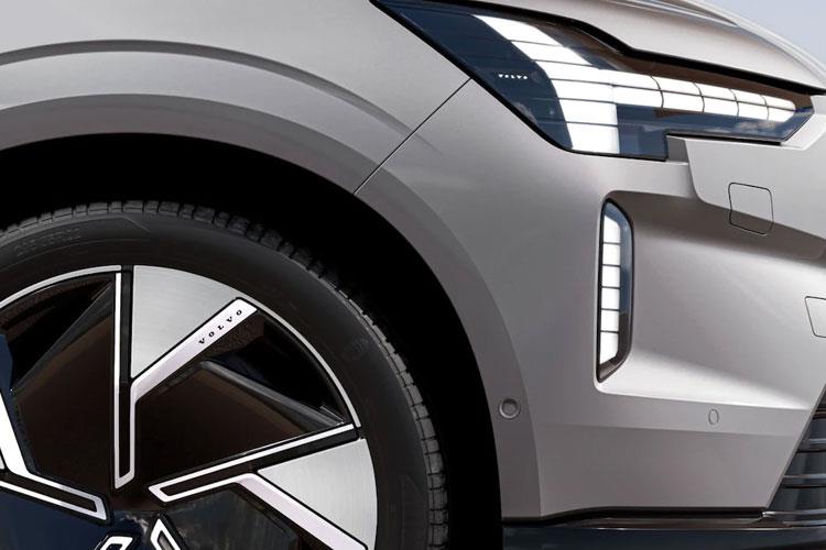 3989833 335kW Twin Motor Plus 106kWh 5dr Auto