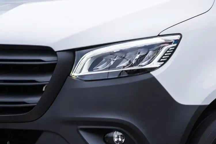 4040927 3.9t H2 Pro Van